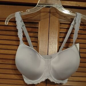 NWT Wacoal Lace Trim Bra
